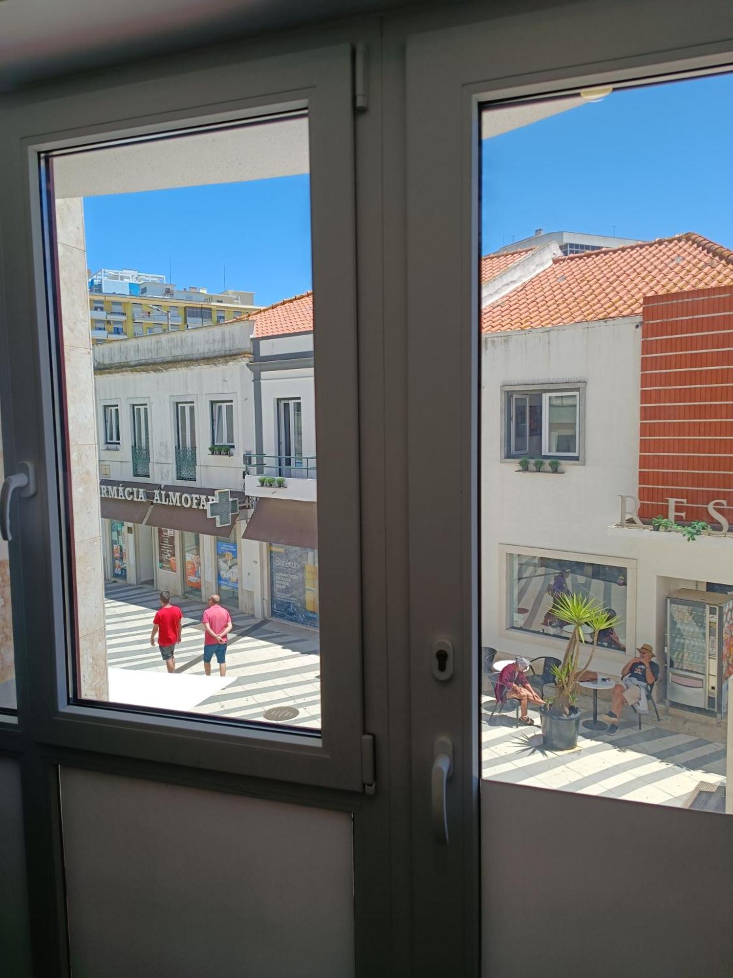 Plaza Caparica Hostel กอสตา ดา กาปาริกา ภายนอก รูปภาพ
