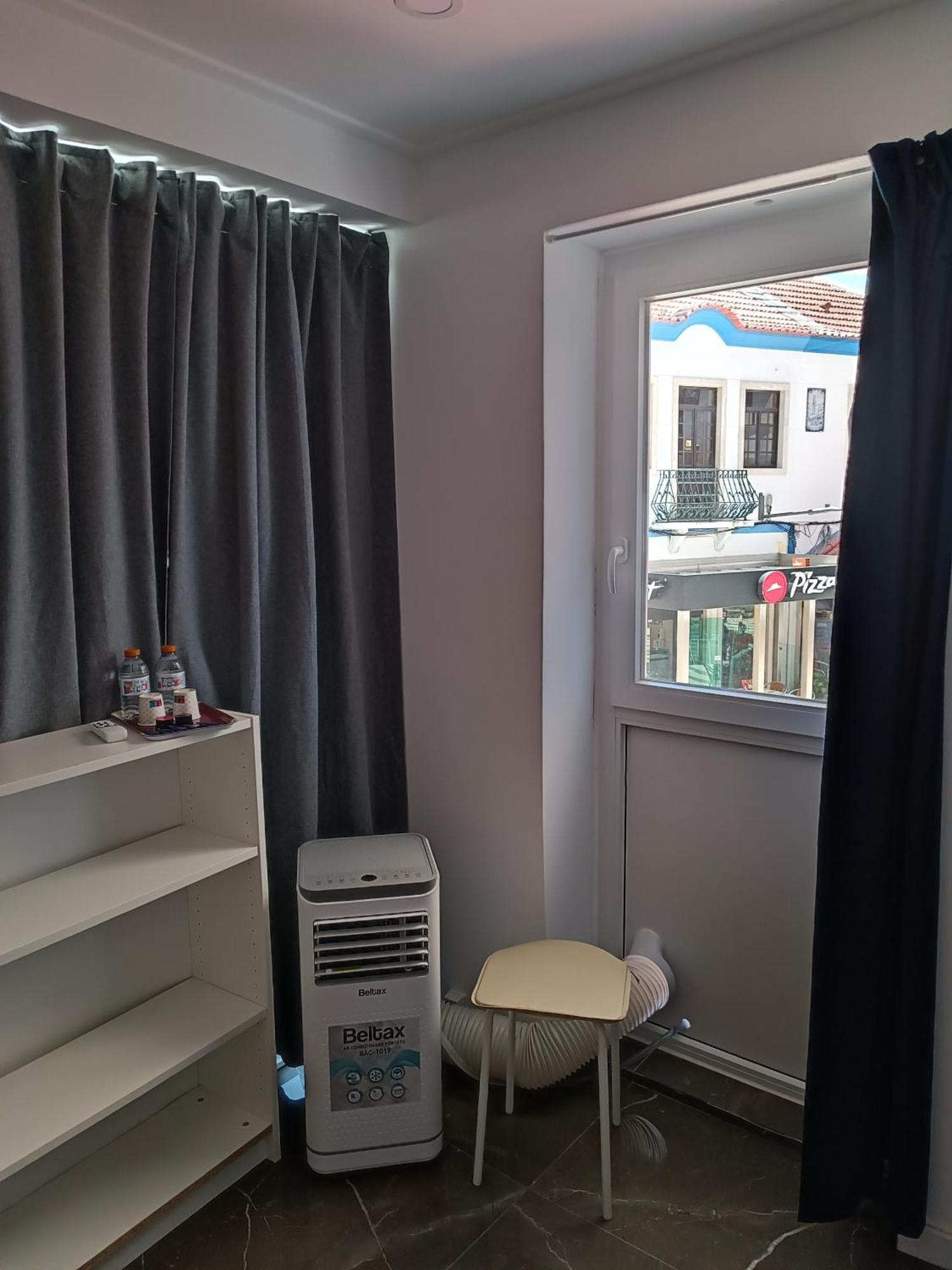 Plaza Caparica Hostel กอสตา ดา กาปาริกา ภายนอก รูปภาพ