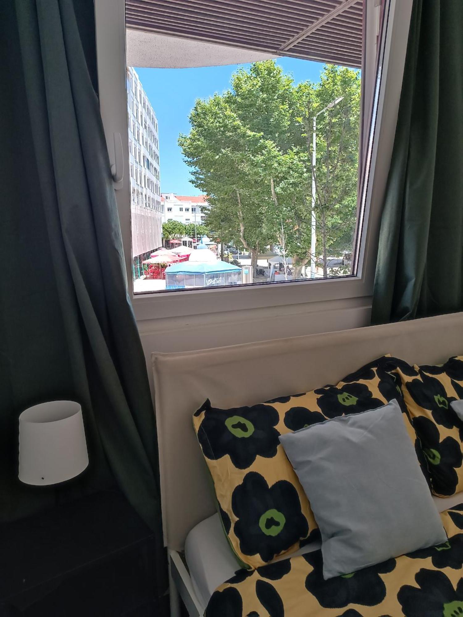 Plaza Caparica Hostel กอสตา ดา กาปาริกา ภายนอก รูปภาพ