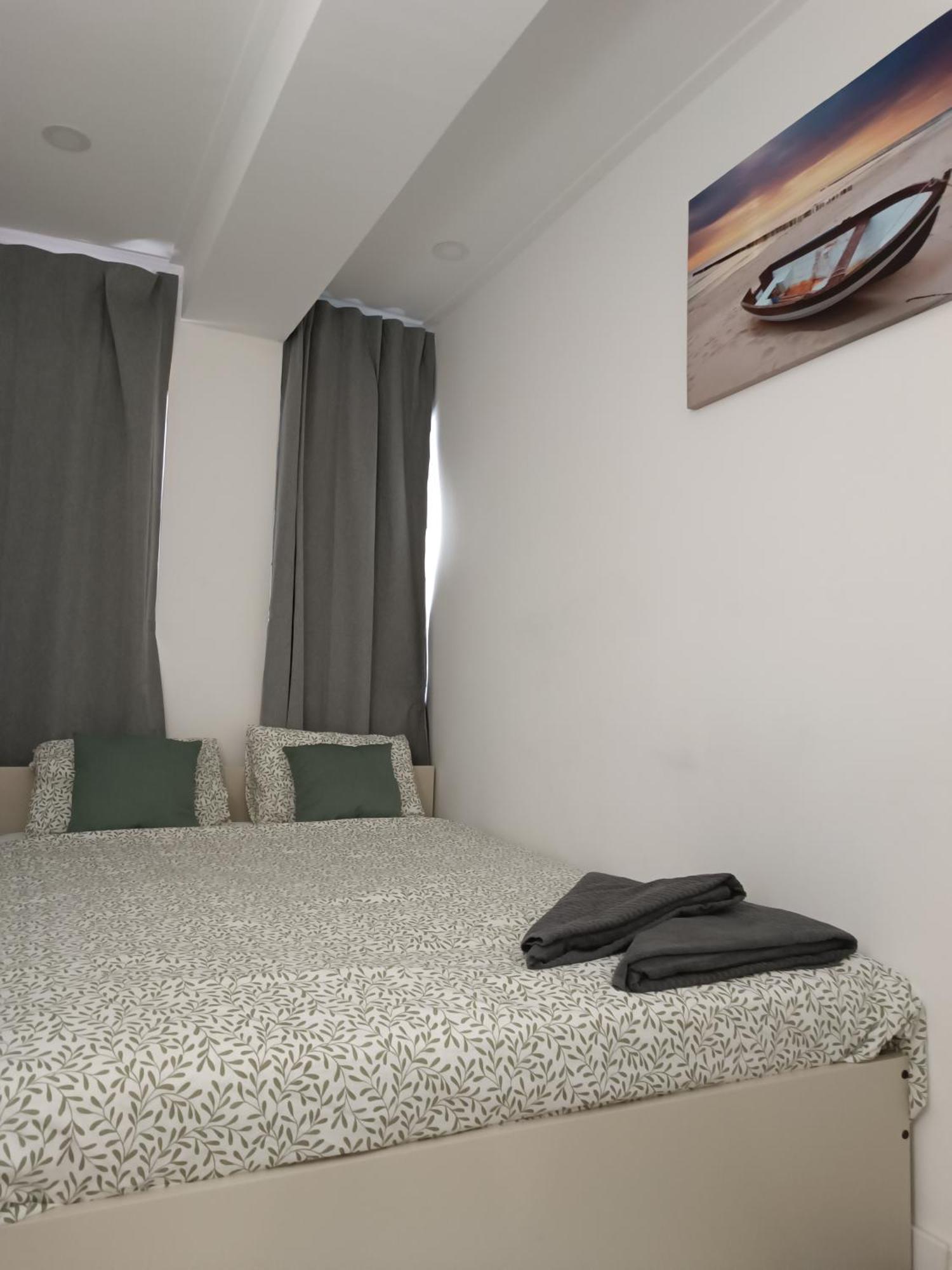 Plaza Caparica Hostel กอสตา ดา กาปาริกา ภายนอก รูปภาพ