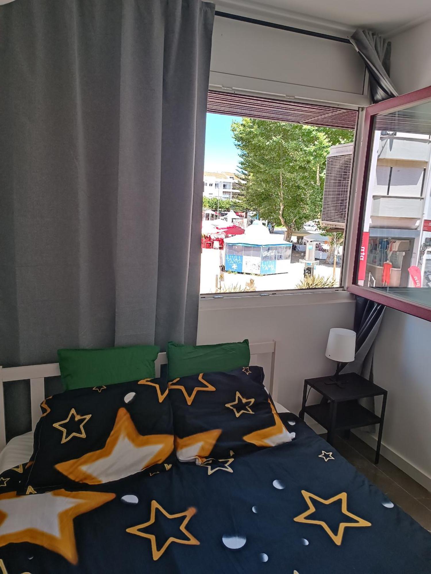 Plaza Caparica Hostel กอสตา ดา กาปาริกา ภายนอก รูปภาพ