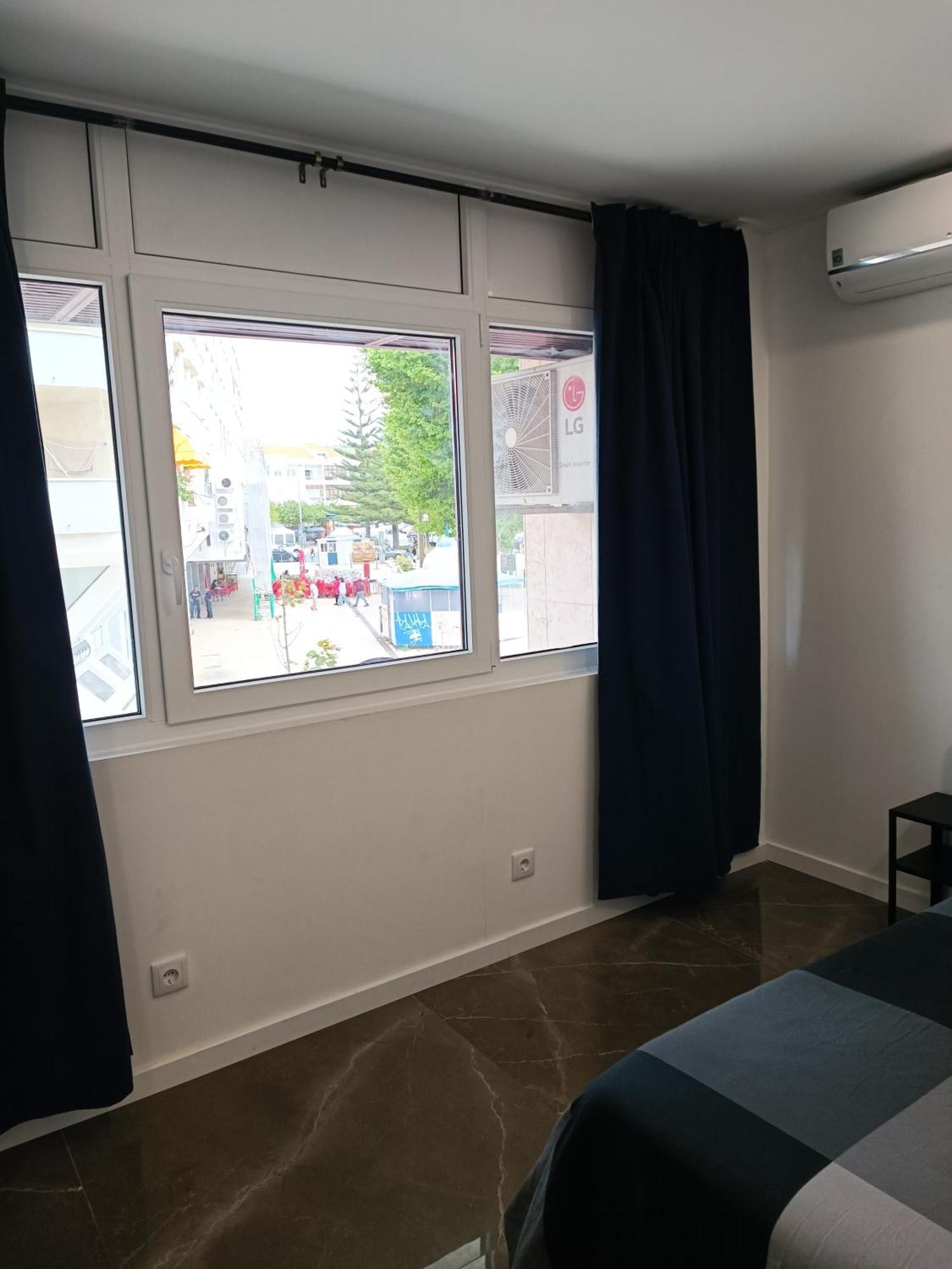Plaza Caparica Hostel กอสตา ดา กาปาริกา ภายนอก รูปภาพ